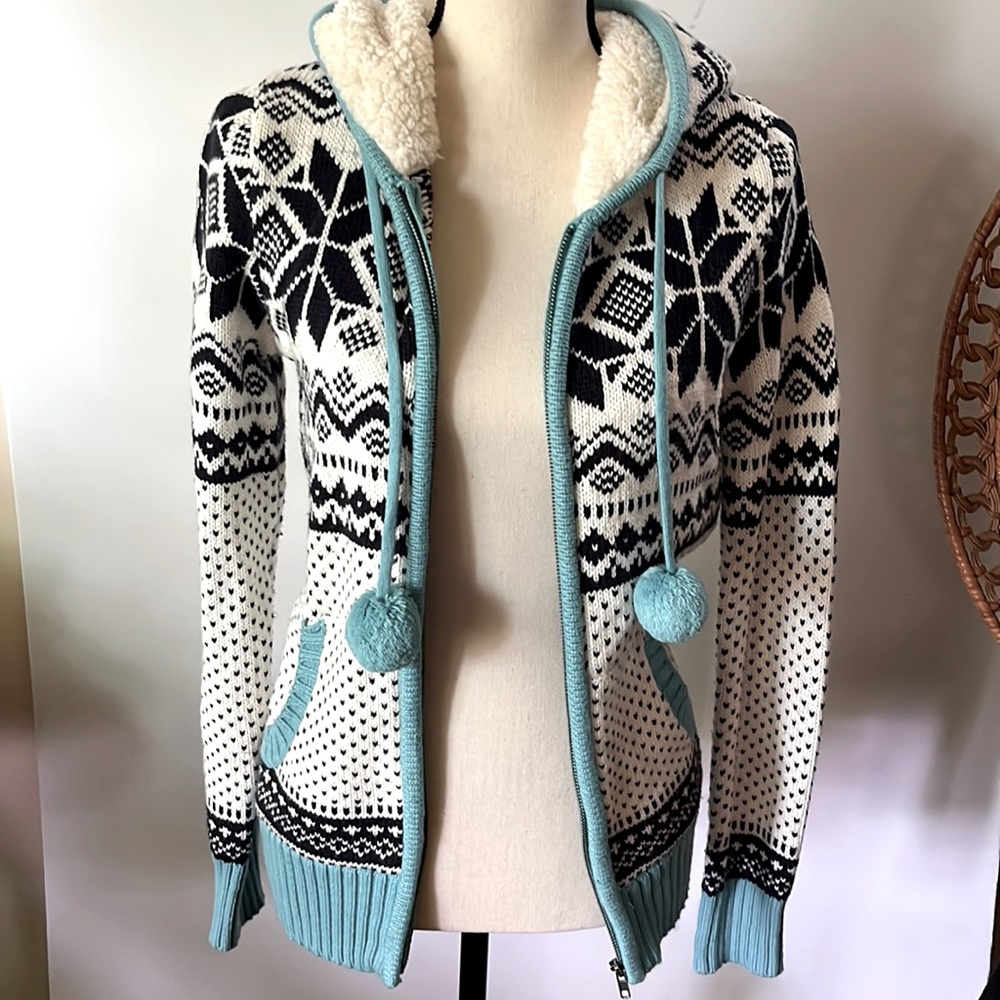 Nordic Patterned Zip-Up Hoodie - Black, White, and Blue